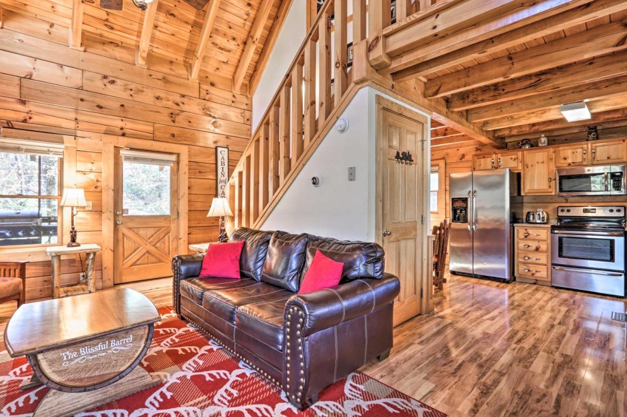הוילה Cozy Cabin With Hot Tub In The Heart Of פיג'ן פורג' מראה חיצוני תמונה