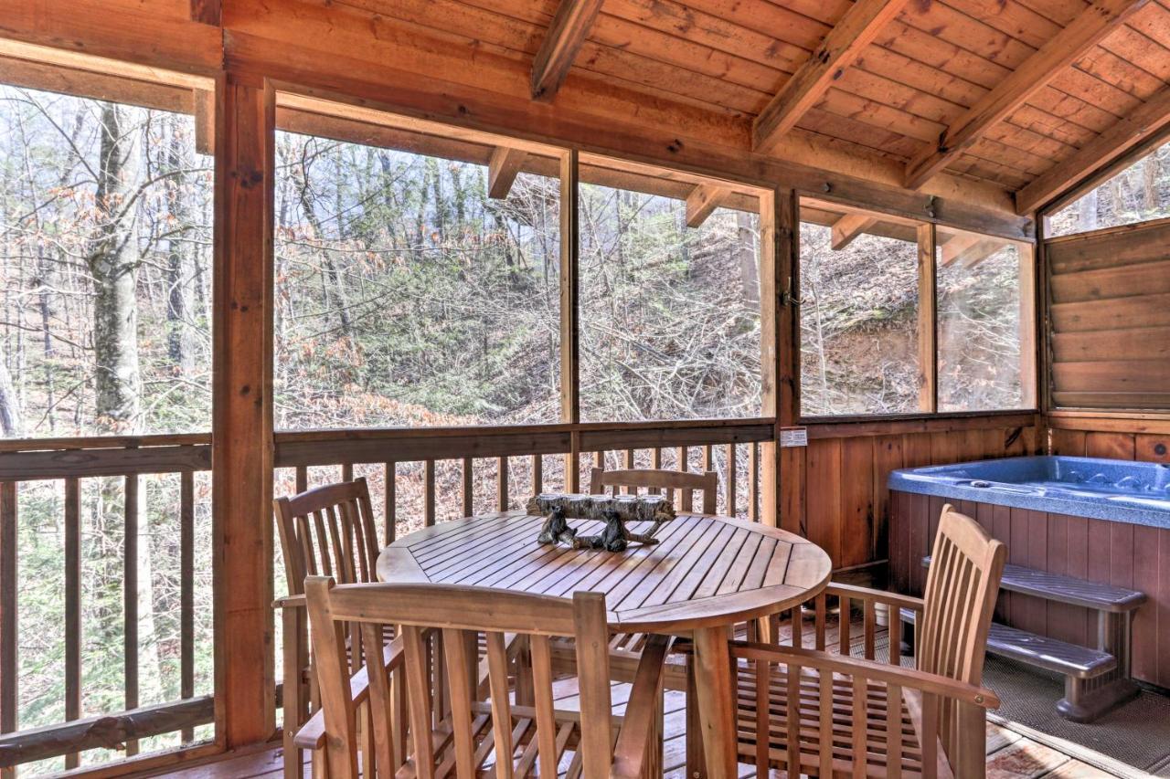 הוילה Cozy Cabin With Hot Tub In The Heart Of פיג'ן פורג' מראה חיצוני תמונה