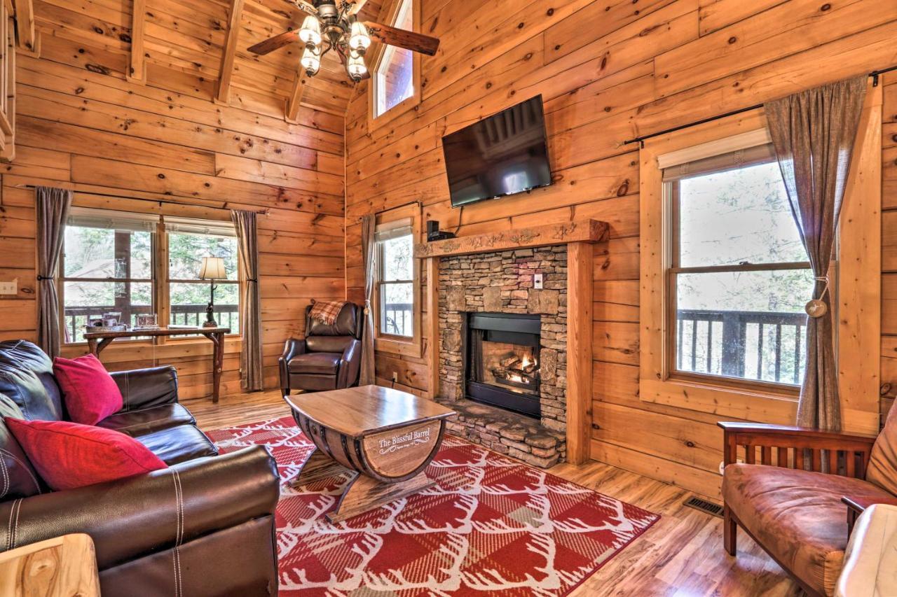 הוילה Cozy Cabin With Hot Tub In The Heart Of פיג'ן פורג' מראה חיצוני תמונה