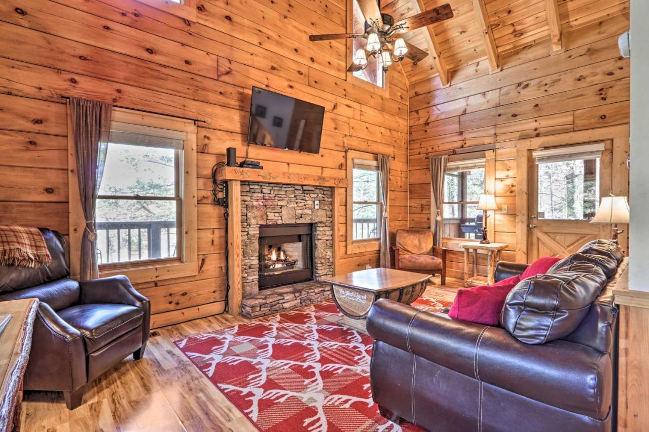 הוילה Cozy Cabin With Hot Tub In The Heart Of פיג'ן פורג' מראה חיצוני תמונה