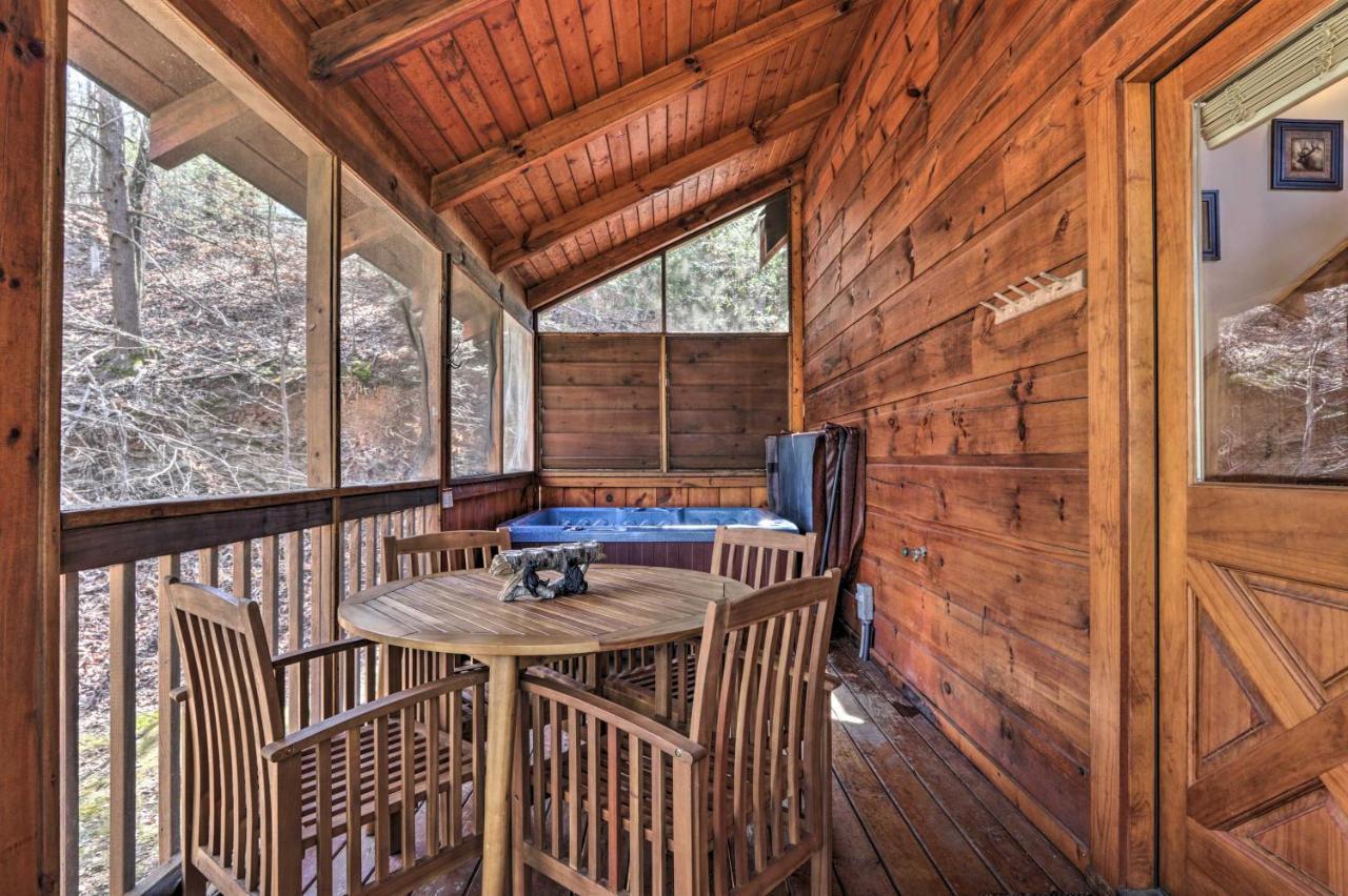 הוילה Cozy Cabin With Hot Tub In The Heart Of פיג'ן פורג' מראה חיצוני תמונה