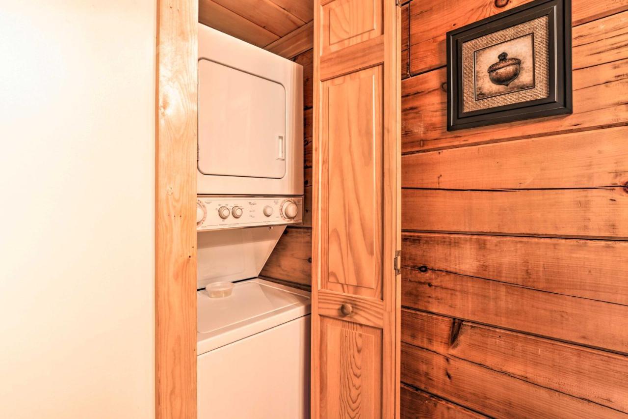 הוילה Cozy Cabin With Hot Tub In The Heart Of פיג'ן פורג' מראה חיצוני תמונה