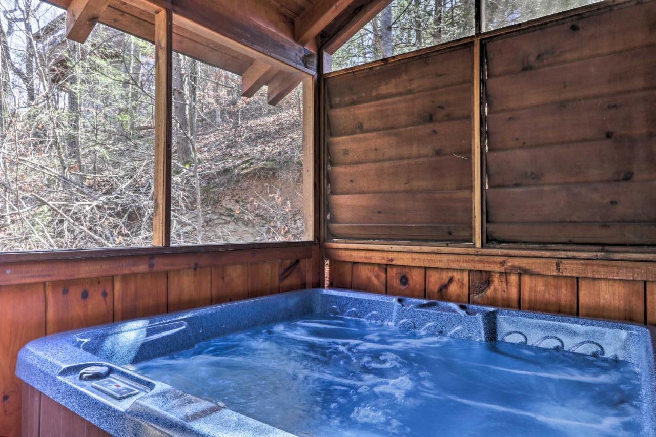 הוילה Cozy Cabin With Hot Tub In The Heart Of פיג'ן פורג' מראה חיצוני תמונה